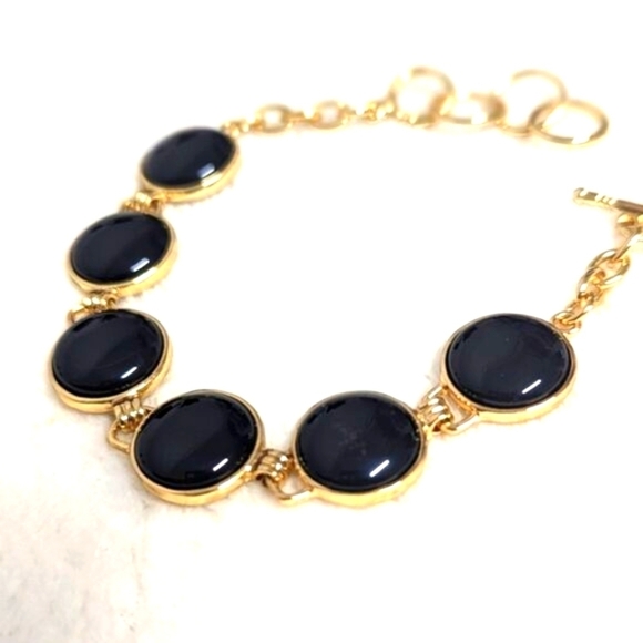 NWOT Black Acrylic Cabachon Goldtone Disc Bracelet - Picture 6 of 11